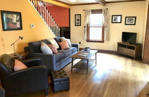 Old Bend House | Bluebird Day - Cinder Cone Bungalow