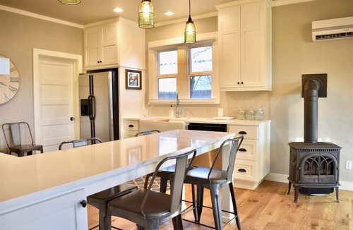 Old Bend House | Bluebird Day - Fuller Cottage