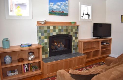 River West House | Bluebird Day - Hummingbird Cottage