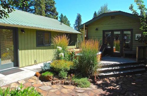 River Terrace House | Bluebird Day - Kingfisher Bungalow