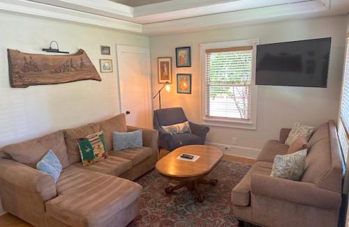 River Terrace House | Bluebird Day - Kingfisher Bungalow