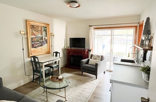 Orchard District House | Bluebird Day - Pilot Butte Pad