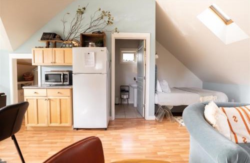 River West House | Bluebird Day - Pine Hideaway