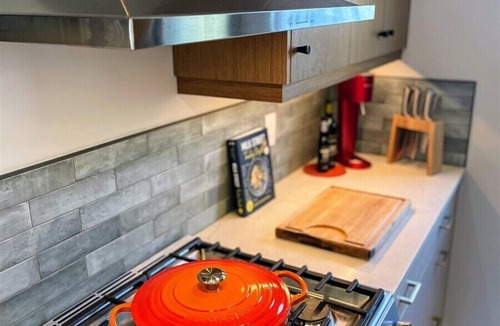 Century West Apartment | Bluebird Day - Summit Sanctuary