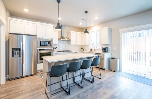 Century West House | Bluebird Day - Tippy Toe