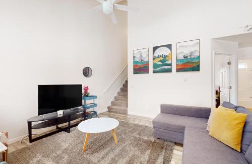 Mountain View District House | Bluebird Day