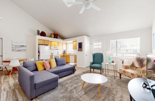 Mountain View District House | Bluebird Day