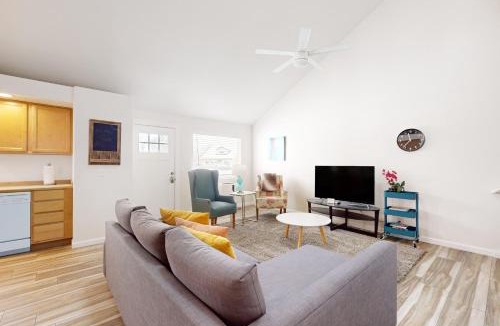 Mountain View District House | Bluebird Day