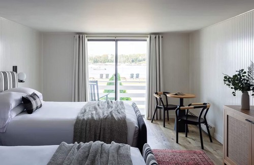 Ocean Point Hotel | Bluebird Ocean Point Inn | Deluxe Double Queen | with Seasonal Outdoor Pool