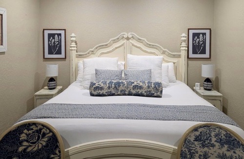 Elk City Hotel | Bluebird Place Rachel Room: Historic Rt 66