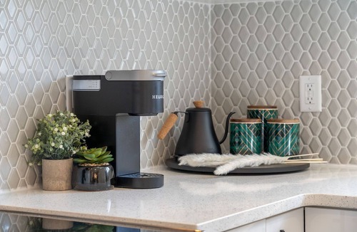 Southeast Calgary House | Bluebird's | Upscale | DT 10 Min Free Parking