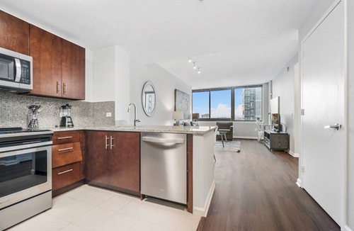 Hudson Exchange Apartment | Bluebird Suites near PATH