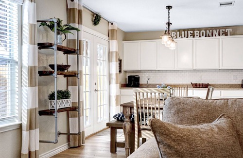 Wetmore House | Bluebonnet - A Birdy Vacation Rental