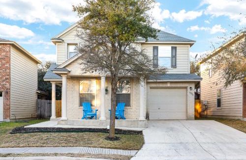 Wetmore House | Bluebonnet - A Birdy Vacation Rental