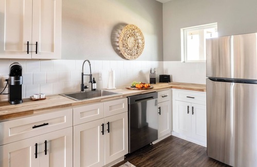Downtown Apartment | Bluebonnet Blooms: Bright Studio Near Downtown