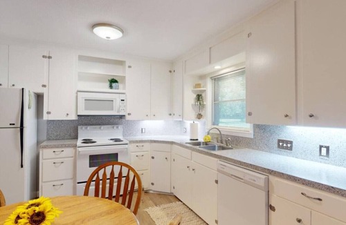 Navasota House | Bluebonnet Bungalow | Downtown Navasota