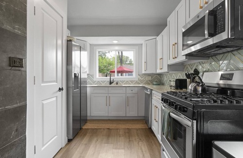 Franklin Park House | Bluebonnet Getaway - 4 bedroom