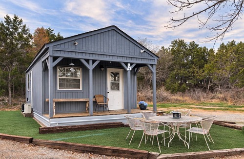 Azle Apartment | Bluebonnet Studio near Lake Weatherford & Dove Ridge Vineyard
