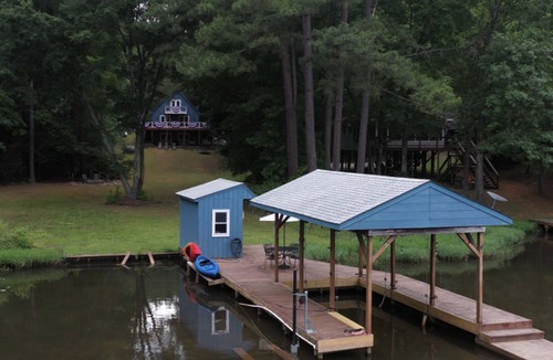Ebony House | BlueFox: 4 BR 3.5 Bath Waterfront Escape UPDATED 2025!