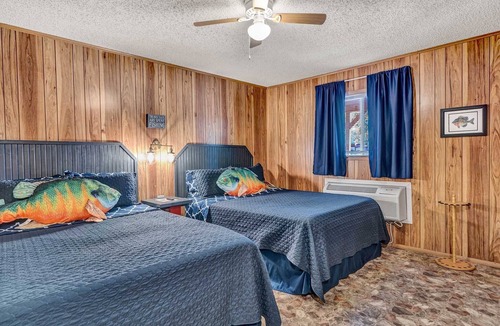 Quitman Hotel | Bluegill Bungalow- Room 6