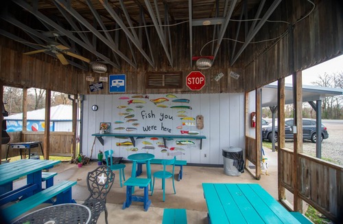 Quitman Hotel | Bluegill Bungalow- Room 6