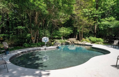 Anchorage House | Bluegrass Whimsy | Your 152nd Derby Headquarters!