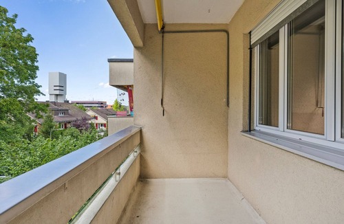 Affoltern Apartment | Blueground | Affoltern, balcony, nr Uetliberg