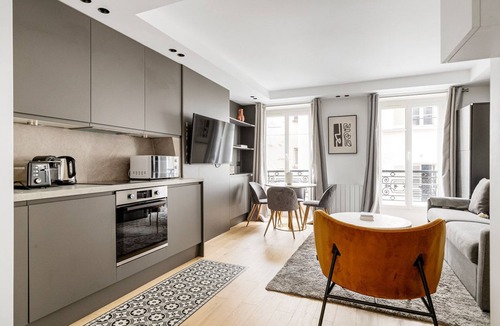 Faubourg-du-Roule Apartment | Blueground | Arc de Triomphe, nr Ternes