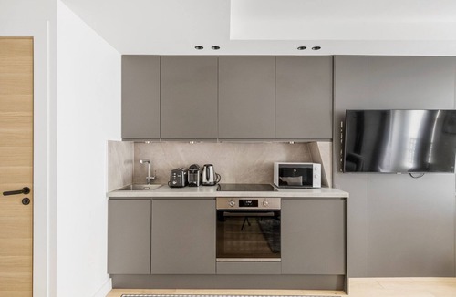 Faubourg-du-Roule Apartment | Blueground | Arc de Triomphe, nr Ternes
