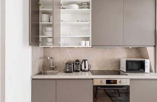 Faubourg-du-Roule Apartment | Blueground | Arc de Triomphe, nr Ternes