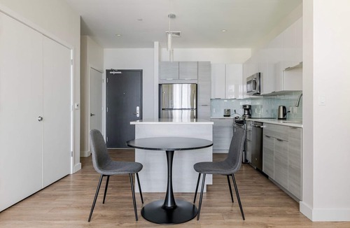 Assembly Square Apartment | Blueground | Assembly Square, pool, nr Mystic River