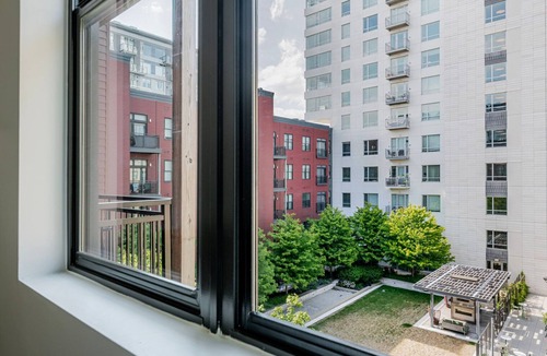 Assembly Square Apartment | Blueground | Assembly Square, pool, nr Mystic River