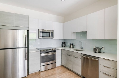 Assembly Square Apartment | Blueground | Assembly Square, pool, nr Mystic River