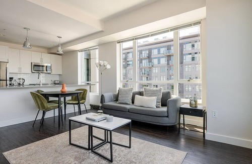 Assembly Square Apartment | Blueground | Assembly Square, pool, nr Mystic River