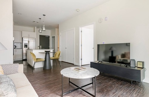 Assembly Square Apartment | Blueground | Assembly Square, pool, nr Mystic River