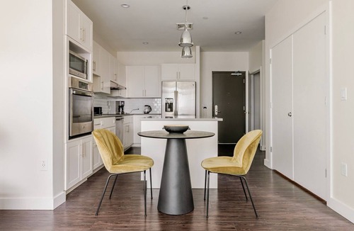 Assembly Square Apartment | Blueground | Assembly Square, pool, nr Mystic River