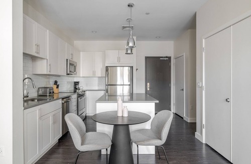 Assembly Square Apartment | Blueground | Assembly Square, pool, nr Mystic River