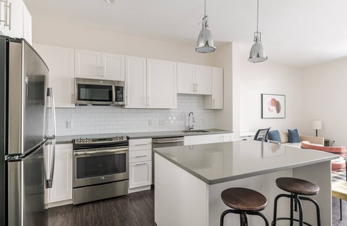 Assembly Square Apartment | Blueground | Assembly Square, pool, nr Mystic River