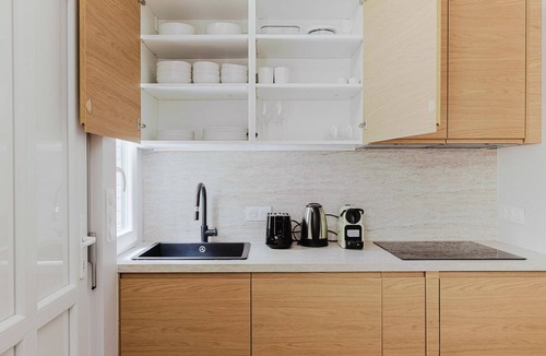 16th Arrondissement Apartment | Blueground | Auteuil, washer, nr Monceau Park
