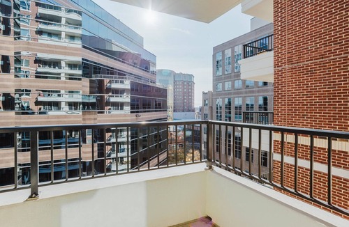 Ballston Apartment | Blueground | Ballston, pool, nr Arlington Park