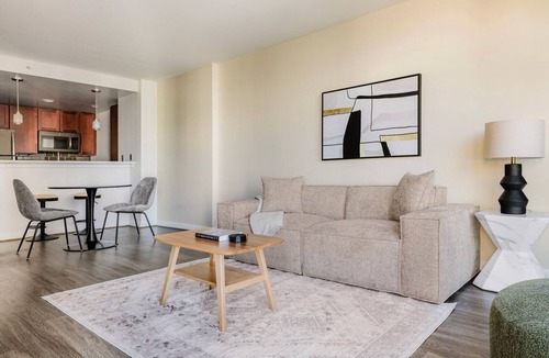Ballston Apartment | Blueground | Ballston, pool, nr Arlington Cemetery