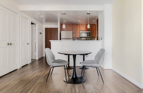 Ballston Apartment | Blueground | Ballston, pool, nr Arlington Cemetery