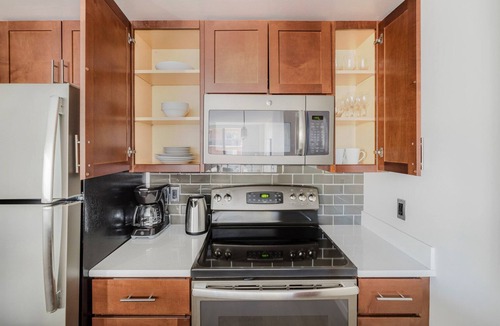 Ballston Apartment | Blueground | Ballston, pool, nr Arlington Cemetery