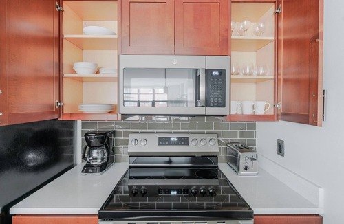 Ballston Apartment | Blueground | Ballston, pool, nr Arlington Cemetery