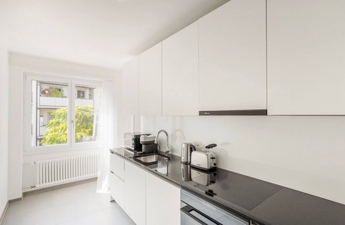 Iselin Apartment | Blueground | Basel-Iselin, balcony, nr Kunstmuseum