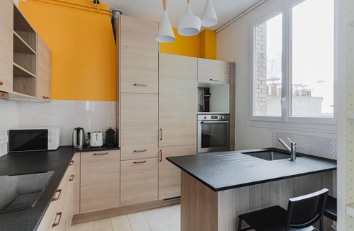Batignolles Apartment | Blueground | Batignolles, elevator & washer