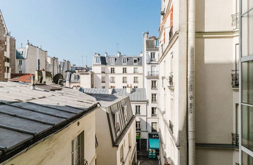 Batignolles Apartment | Blueground | Batignolles, elevator & washer