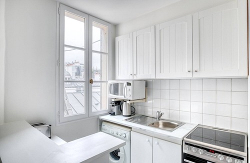 Batignolles Apartment | Blueground | Batignolles, terrace, nr shops