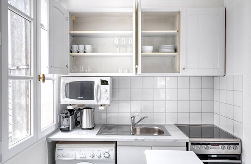 Batignolles Apartment | Blueground | Batignolles, terrace, nr shops