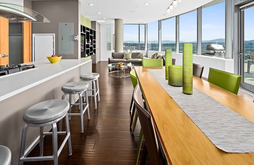 Kirkland Apartment | Blueground | Bellevue, pool, nr parks